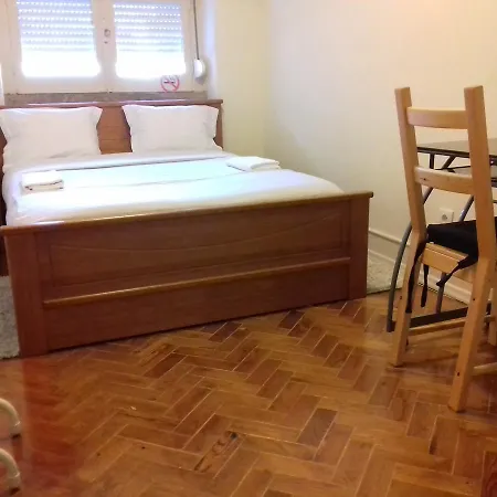 Voyage 63 Гостевой дом Лиссабон